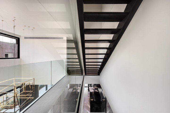 KIMHI DORI - עיצוב תאורת מדרגות בבית פרטי